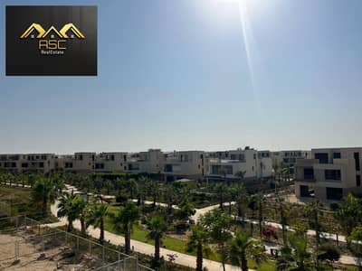 Twin house for sale in The Crown, Palm Hills; ultra-super-luxuriously finished to high specifications. Fully equipped with an elevatori