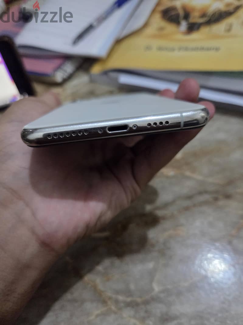 Apple - iPhone 11 Pro Max 2