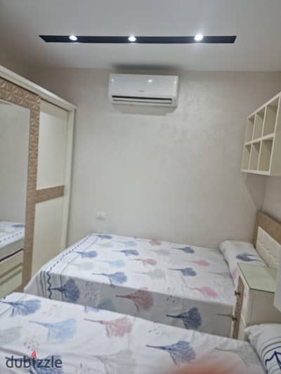 Furnished apartment for rent October, second neighborhood, steps to the parking lot, and the exclusive and the university