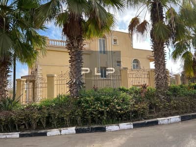 فيلا ستاند ألون ريسيل كورنر  للبيع في Fountain Park  التجمع الخامس باقل سعر في الماركت