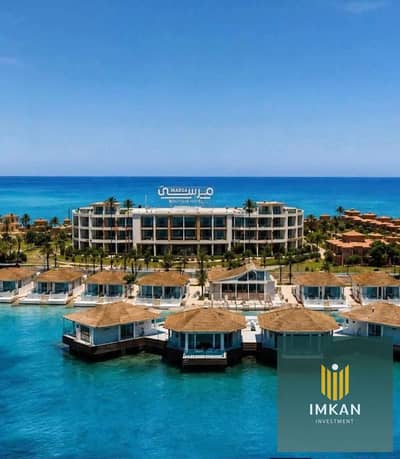 شاليه للبيع صف أول بحر متشطب بالتكيفات و المطبخ + الفرش فى مارينا 5 الساحل الشمالي - Marina 5