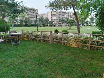 استديو مفروش للايجار فى مدينتى B6 موقع مميز بالقرب من الخدمات ارضى بحديقة خاصة