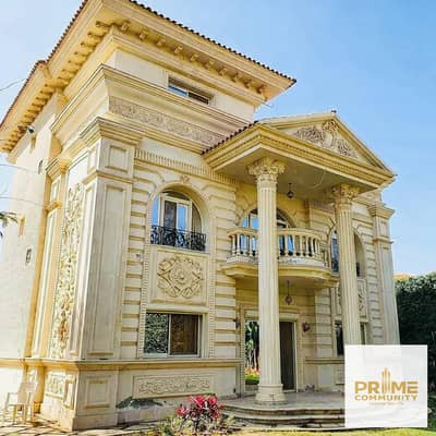 فيلا مستقلة بموقع متميز في كمبوندرويال سيتي" (Royal City) الشيخ زايد - بسعر أقل من سعر السوق - تشطيبات راقية - للبيع (سعر مغرٍ جدا).