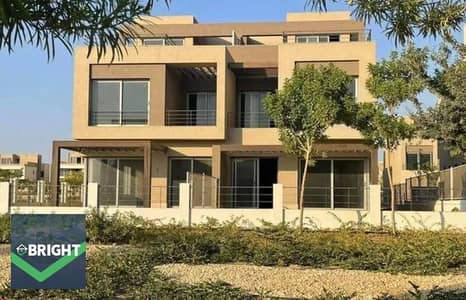 OWN ur Luxury villa 520m - 5bedrooms - prime location - ready to move in palm hills new cairo very low price in market