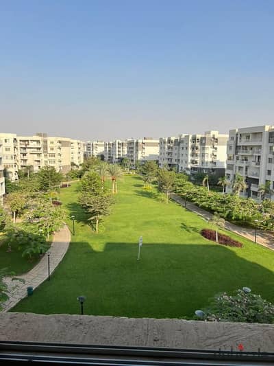 شقة للايجار قانون فى مدينتى 200متر نموذج ال 4 غرف نوم و3 حمامات منطقه b12 المميزة فيو وايد جاردن بحالة اول سكن