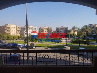 شقة للايجار بالتكييفات فيو لاند اسكيب – مرحلة اولي – كومبوند بيفرلي هيلز – الشيخ زايد