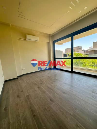 Twin house for rent in Sheikh Zayed, fully equipped with kitchen, appliances, and air conditioning. Located in Patio El Zahraa (La Vista) compound. Fe