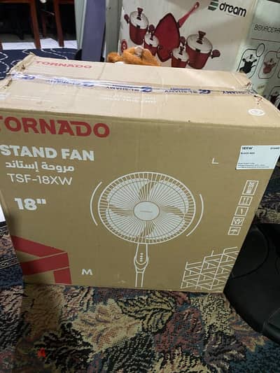 مروحة ستاند تورنيدو 18 بوصة جديدة في الكرتونة