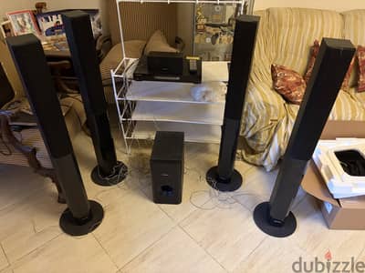 Pioneers Home theatre 4 sound bar speakers, DVD player, subwoofers