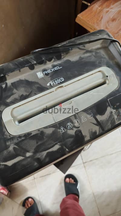 paper shredder (فرامة ورق)