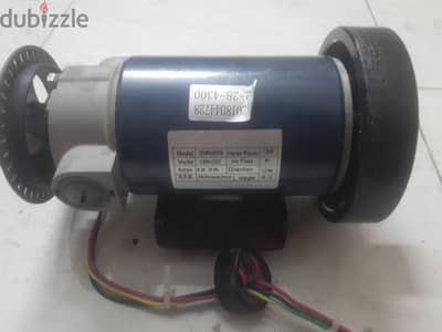 موتور مشاية كهربائية 1.5 HP – 180V DC – 4600 RPM الوصف:متت