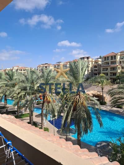 شاليه للإيجار السنوي  مفروش وبالأجهزة وتشطيب كامل  في ستيلا مارينا بفيو بول وجاردن وموقع مميز داخل القرية بالقرب من حمامات السباحة والخدمات