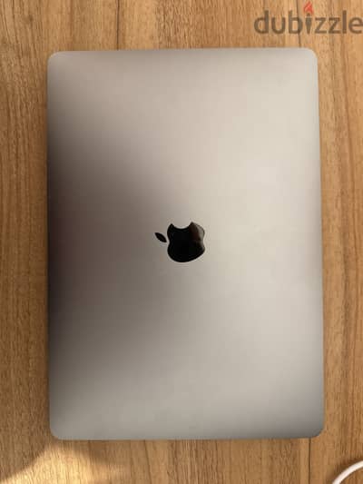 MacBook Air M1 13.3 8/256 Space Gray – كالجديد، بطارية 89%