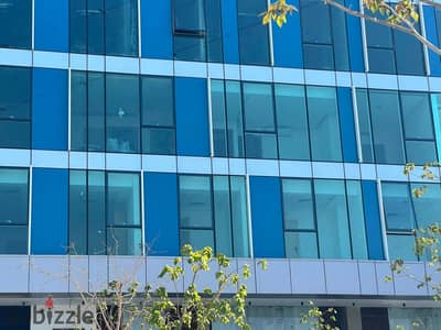 For rent, a clinic or office of 49 meters, finished with air conditioning, in Centro Mall in Sheikh Zayed