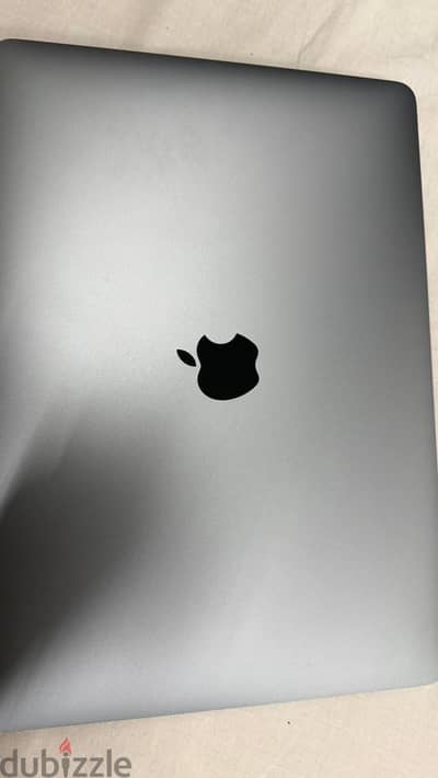 MacBook air m1 كسر زيرو بالكرتونه