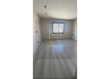 بأفضل فيو شقه نص مفروش اول سكن 2نوم ايجار فى كمبوند ديستريكت 5 مراكز apartment for rent in District 5 Compound by Marakez