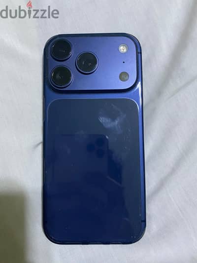 Iphone 17 pro للبيع استعمال 9 شهور