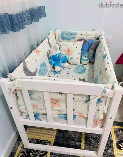 سرير اطفال بكل مشتملاته