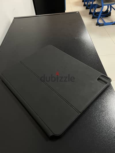 Almost New Ipad pro m1/m2 12.9 inches magic keyboard