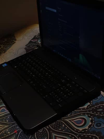 Toshiba Satellite L855-B511 Core i7 / 16GB RAM