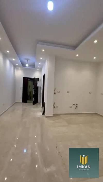 شقه للبيع متشطبه 380 الف والباقي تقسيط علي 7 سنين في الجار الشروق قريبه من الجامعه البريطانيه والرحاب واوبن اير مدينتي ALJAR