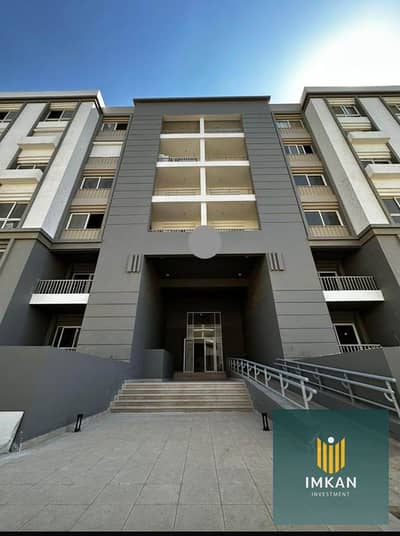 Apartment for sale in Hyde Park Compound, Fifth Settlement, with a 500,000 down payment and an 8-year installment plan. The compound is fully inhabite