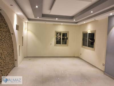 Unfurnished 180 sqm apartment for rent with kitchen in South Investors, Fifth Settlement, directly on South 90th Street.