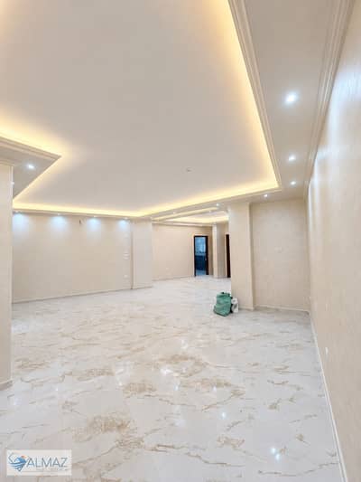 Unfurnished apartment for rent with kitchen in the South Investors area of ​​New Cairo's Fifth Settlement, strategically located near South 90th Stree