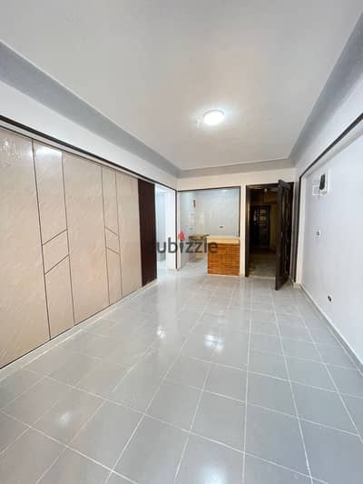 شقه في الإسكندرية العجمي شاطي النخيل بجوار مجمع الخدمات والشارع الرئيسي موقع سكني ممتاز