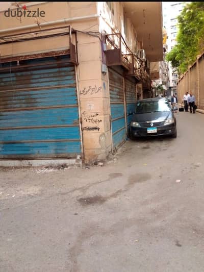 ثلاث محلات تجاريه للبيع