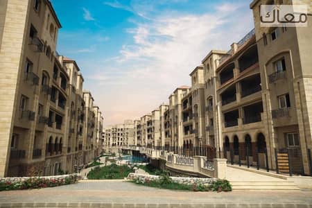 شقة بكمبوند في قلب التجمع  سور بسور من موانتن فيو