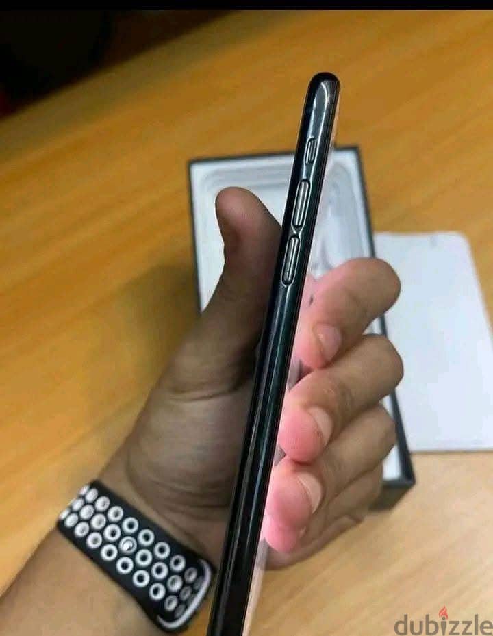 Apple - iPhone 11 Pro Max 3