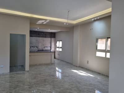 Duplex villa for rent in District 13, Sheikh Zayed; ultra-super-lux finishing. A very stylish villa in a fantastic location with a distinctive view.