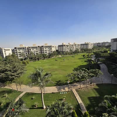 Apartment for rent in Madinaty Law in View Wide Garden at a bargain price with an area of 200 meters B10