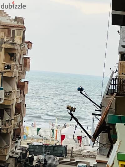 شقه ب الروف في العجمي شاطي النخيل خطوات لي البحر في قلب الخدمات العامة والشار الرئيسي