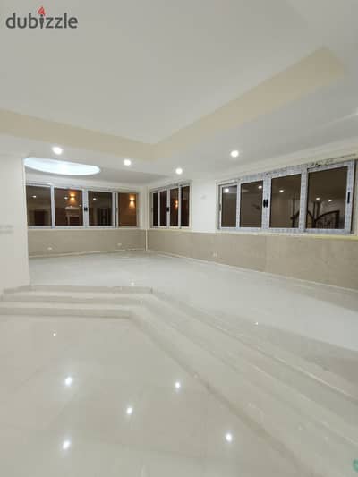 Duplex 5 rooms with a swimming pool, 400 meters with a private garden in the eighth area