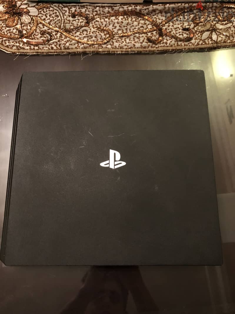 PS4 Pro 1TB 1