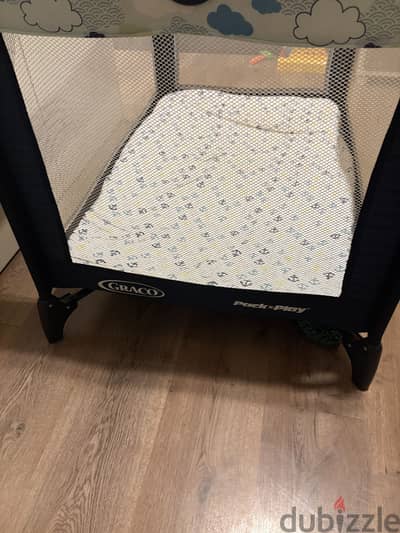 Graco pack and play- سرير جراكو سهل اغلاقه للسفر