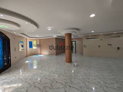 A complete floor inside a villa with 5 rooms and a garden with a private entrance in the 8th district of Al-Shorouk 1