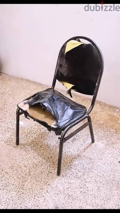 كراسي تالفه مجموعه خشب و معدن خاصه بسنتر تعليمي للبيع