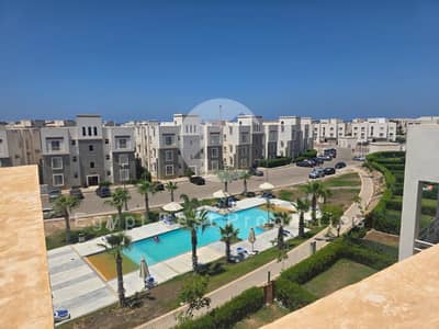 بنتهاوس شاليه ٣ غرف + روف ريسيل استلام فوري متشطب بالتكيفات و الفرش في امواج سيدي عبدالرحمن الساحل الشمالي