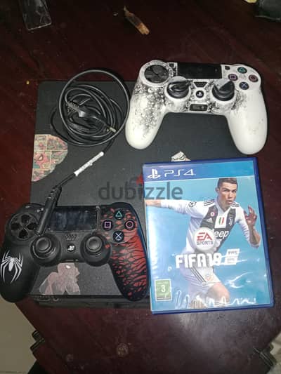 PlayStation 4 used with two consoles and the FIFA 19