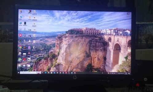 شاشة HP ٢٤ بوصة فرز اول بدون خدش. مخرج HDMI و VGA