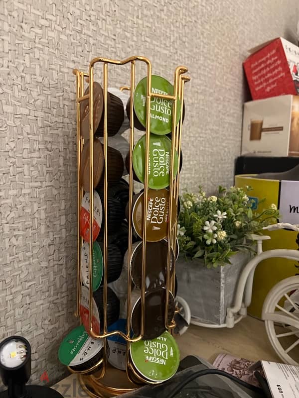 dolce gusto genio S plus coffee machine + its coffee capsules holder 4