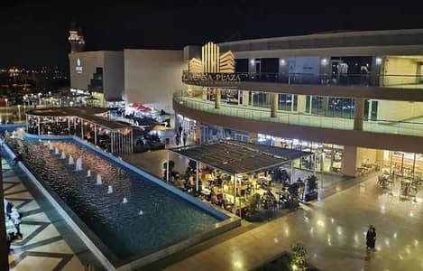 محل 210م واجهة أرضي بمول سنترال أفينو أمام بارك ستريت وأمريكانا بلازا