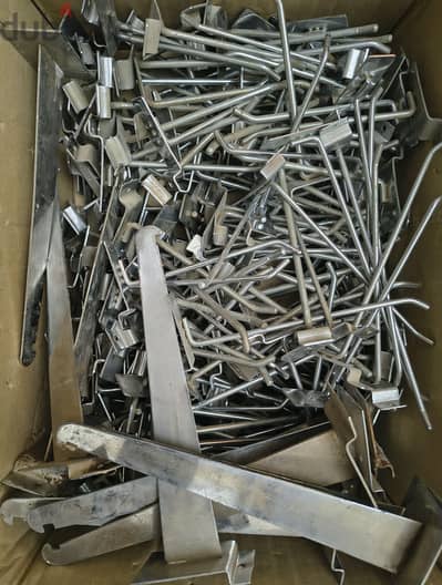 شوك سلات وول (Slatwall) لتجهيز المحلات وتنسيق البضائع