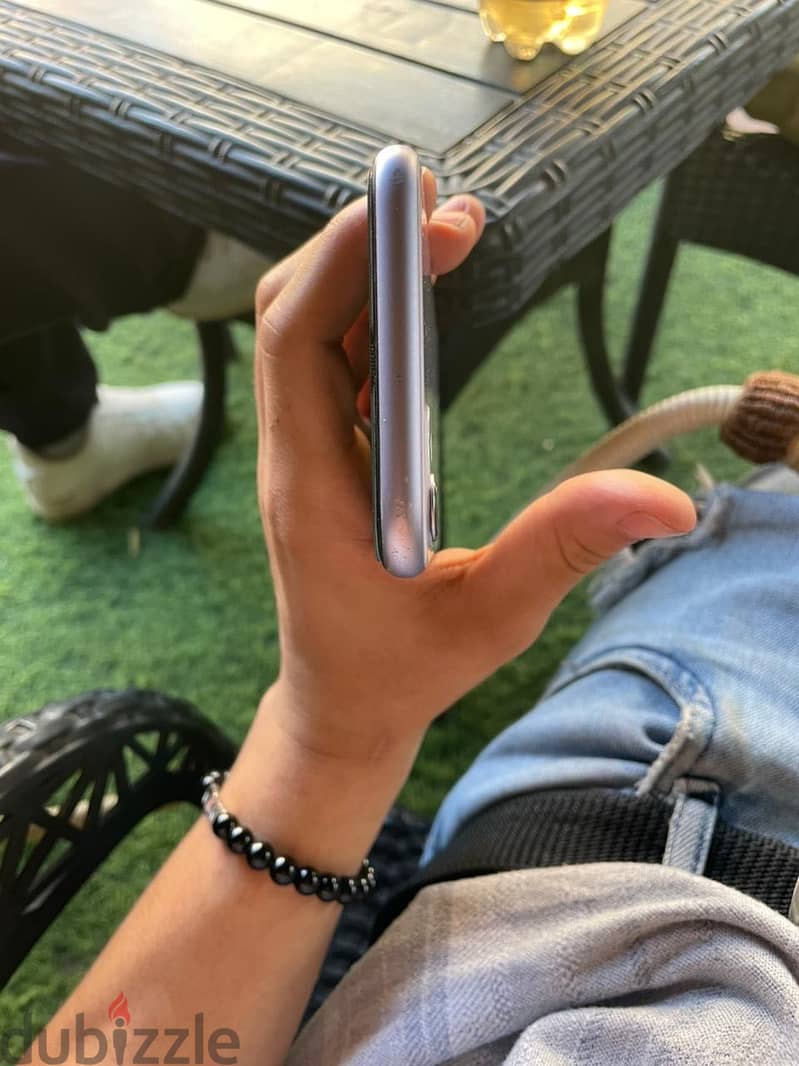 آبل - آيفون 11 4