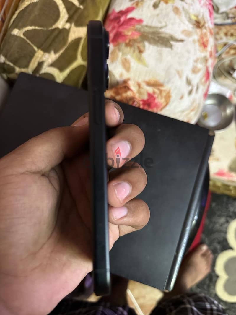 آبل - آيفون 15 4