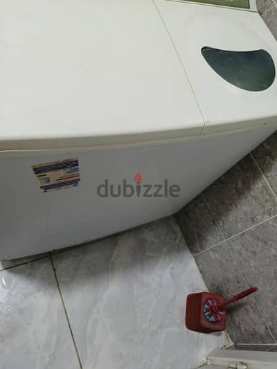 غساله توشيبا نصف اوتوماتيك بحالة جيدة