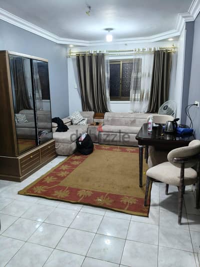 غرفة ريسبشن كاملة نيش و ركنه و جزامه بربع التمن للسفر
